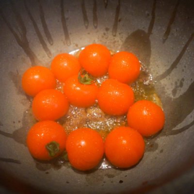 Жареная форель в перечно-цитрусовой панировке с овощным гарниром