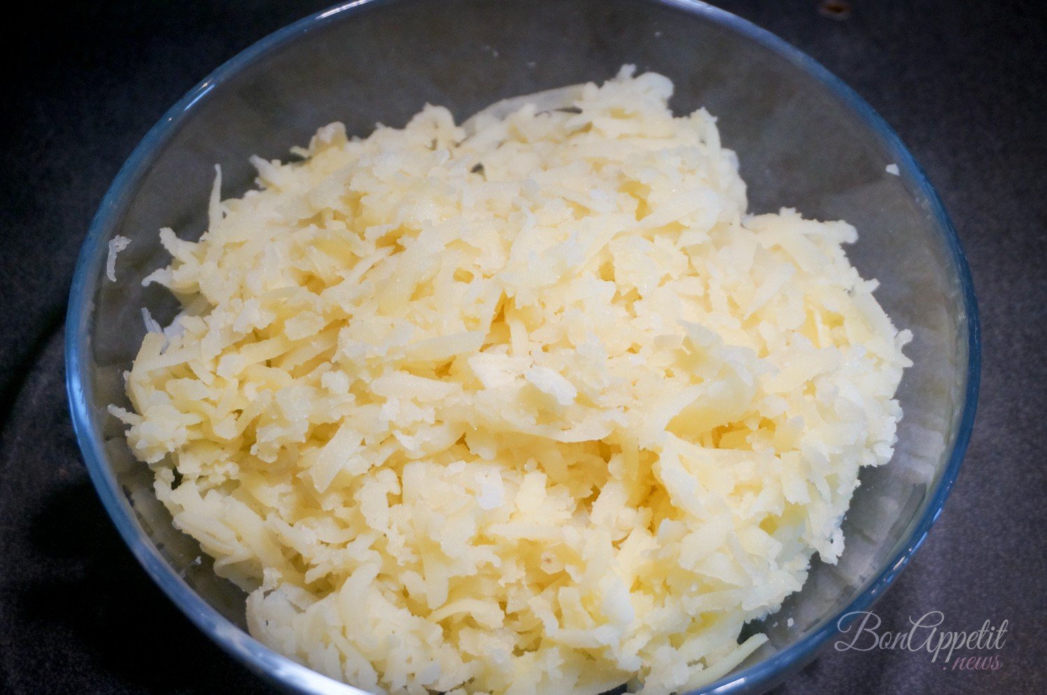 Картофельная запеканка с колбасками